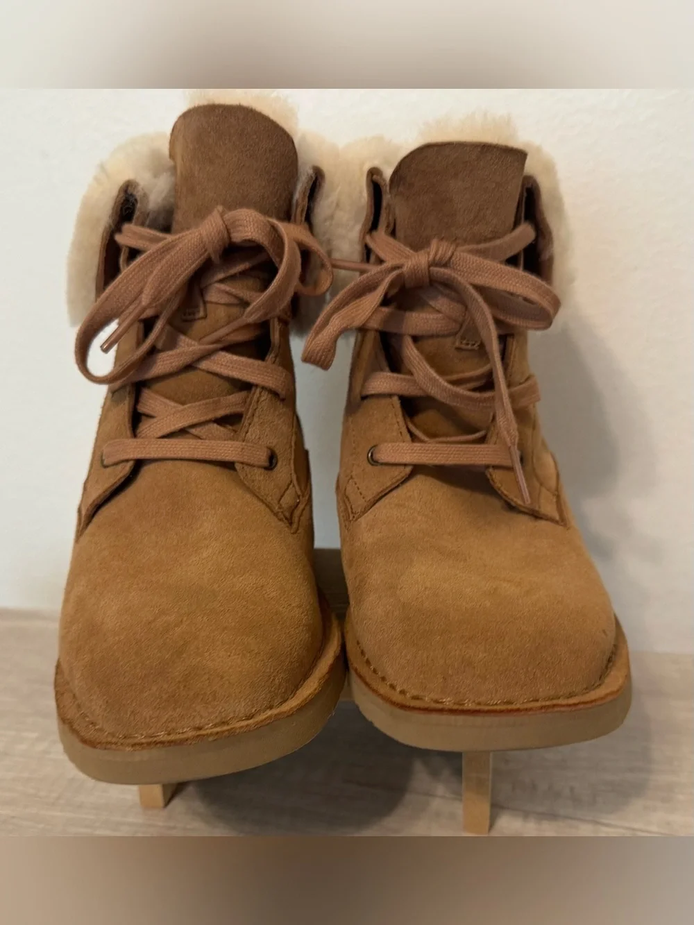 UGG WEYLYN LACE CHESTNUT SHEARLING CUFF ANKLE BOOTS WARM COZY WINTER SNOW SIZE 6